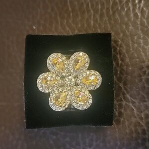 NWT! Yellow Gold Flower Ring